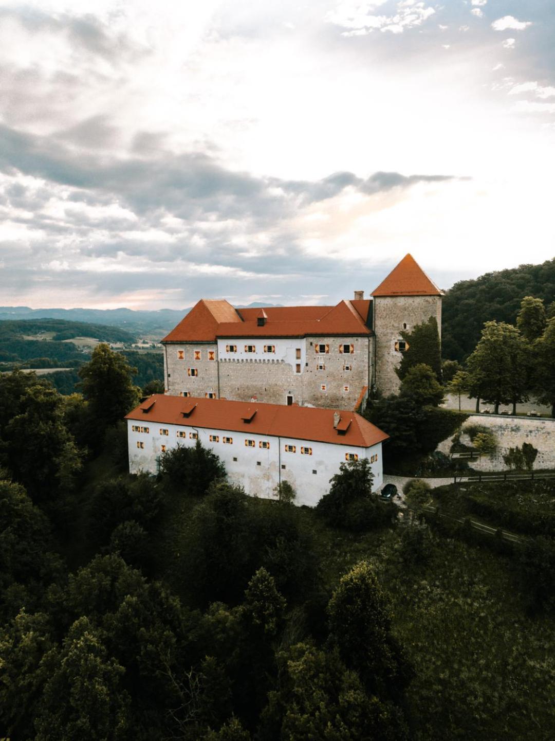Rooms & Apartments Podsreda Castle Exterior foto